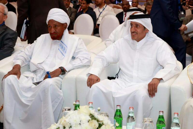المهدي في الدوحة ينتقد رفع شعار الإسلام لإقامة حكم انقلابي إقصائي