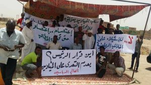 أهالي الدباسين في الخرطوم يدافعون عن ميدان الحي بالاعتصام