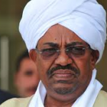 مصادر: “البشير” حاول الاتصال بـ “حميدتي” عبر وسيط عسكري