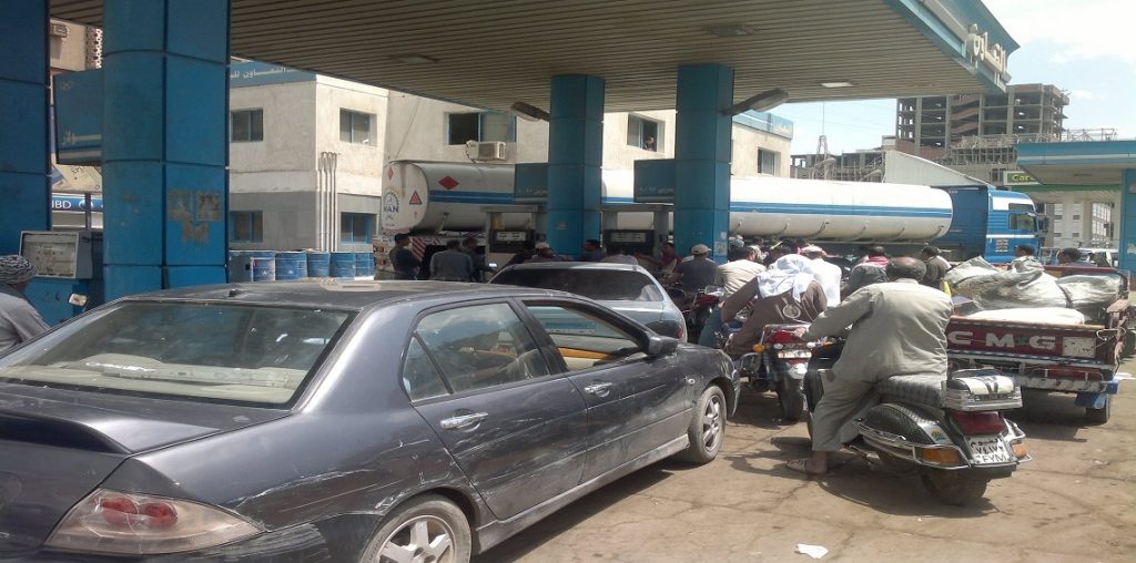 رفع أسعار الوقود أحال فرحة المصريين بالعيد إلى حزن