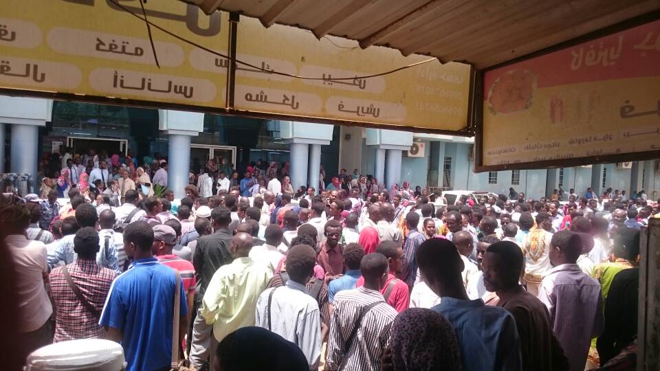 المحكمة تؤجل النطق بالحكم في قضية طالب جامعة الخرطوم المتهم بقتل شرطي