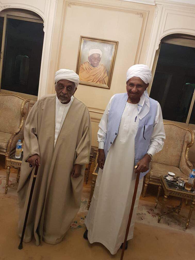 المهدي والميرغني يبحثان توحيد جهود الحزبين لحل مشاكل السودان