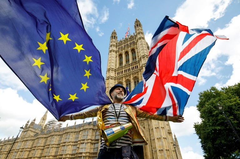 البرلمان البريطاني يقر مشروع قانون إلغاء التشريعات الأوروبية تمهيداً لـ “بريكست”