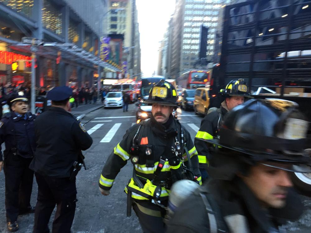 الشرطة الأميركية: انفجار في محطة حافلات بمانهاتن في نيويورك