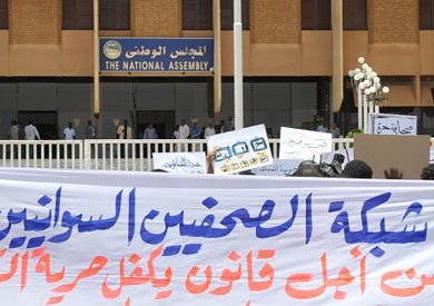 شبكة الصحفيين تعلن الدخول في إضراب مفتوح ابتداءً من الثلاثاء احتجاجاً على مصادرة الصحف