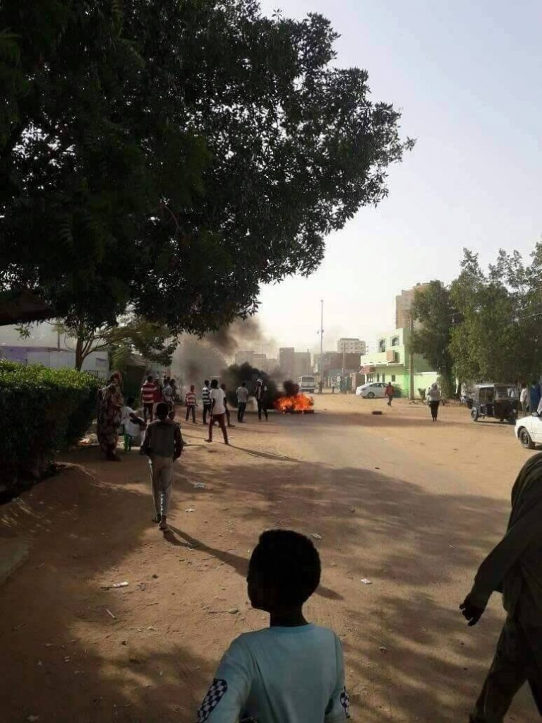 تواصل الإحتجاجات ببعض مناطق الخرطوم بالرغم من تحذيرات استغلالها من قبل الفلول