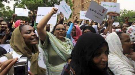 الاتحاد النسائي: ما يحدث في السودان فوضى وندعو للتظاهر ضد الطغيان