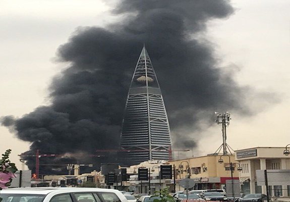 بعد انتشار شائعة عن حريق ببرج الفيصلية في الرياض.. الدفاع المدني: الحريق بمبنى مجاور