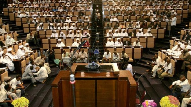 البرلمان يستدعي وزير الداخلية حول منح (بدون) الكويت الجنسية السودانية