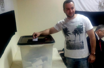 المصريون بالسودان يشاركون في انتخابات الرئاسة المصرية بالسفارة
