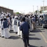نقابة الشحن تحذر من تجاهل والي البحر الأحمر لمطالبها وتهدد باستئناف الإضراب