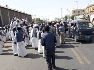 نقابة الشحن تحذر من تجاهل والي البحر الأحمر لمطالبها وتهدد باستئناف الإضراب