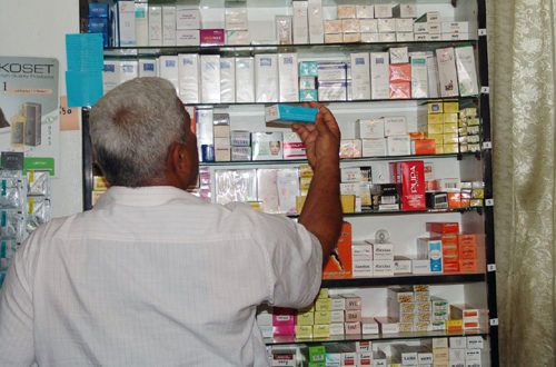 توقف عدد من شركات بيع الدواء بسبب ارتفاع أسعار الدولار