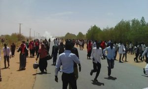 إصابة 15 طالبا في تظاهرة نظمها طلاب جامعة القضارف والأجهزة الأمنية تعتقل 13 طالباً