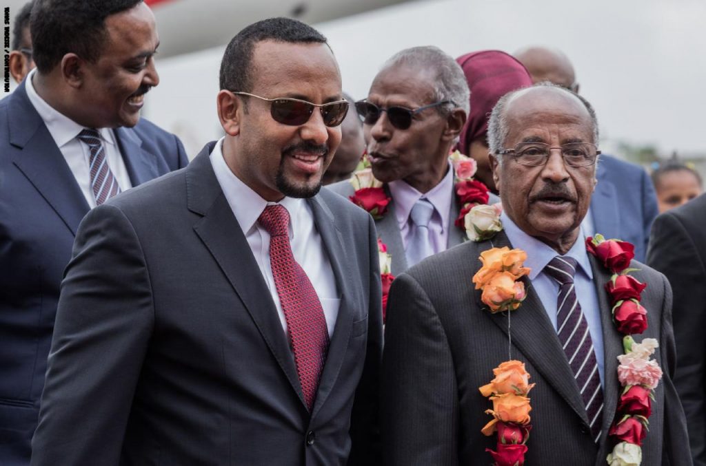 أثيوبيا وإريتريا تعلنان وقف الحرب بينهما وتعيدان فتح سفارتيهما في البلدين