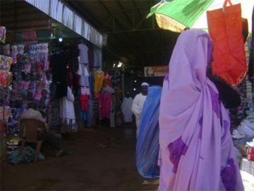 محلية الخرطوم تنفذ حملة لإزالة عشرات الأكشاك بالسوق الشعبي الخرطوم