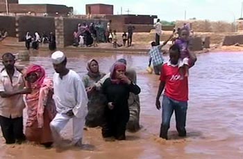 السيول تجتاح شرق النيل والمواطنون يحذرون من تكرار سيناريو 2015م