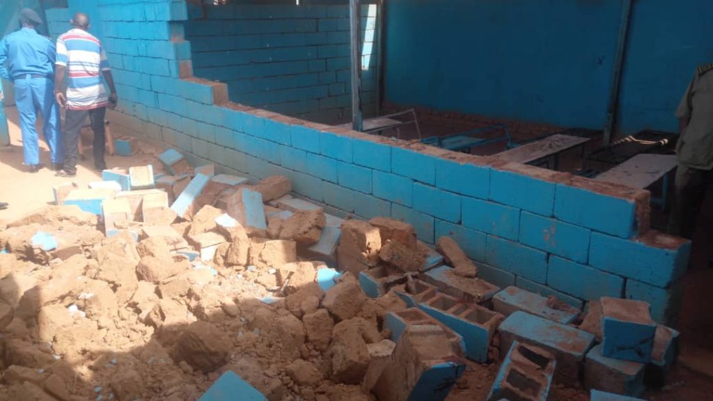 مصرع 3 تلميذات وإصابة 8 بجروح خطيرة بسبب انهيار جدار بمدرسة خاصة في أم بده