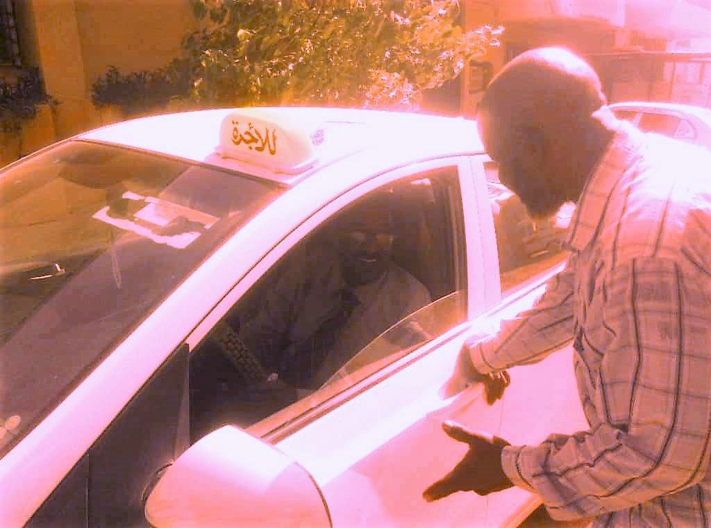 جهاز الأمن يحول صحافياً إلى سائق تاكسي