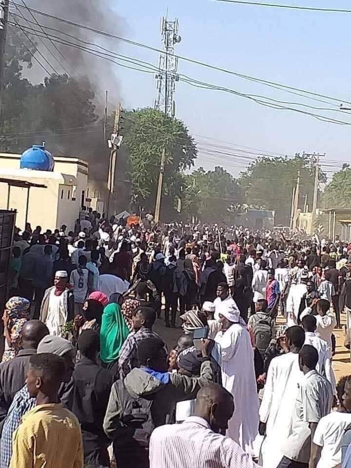 لجنة أطباء السودان المركزية تعلن الإضراب عن العمل غدا الاثنين دعما للاحتجاجات الشعبية