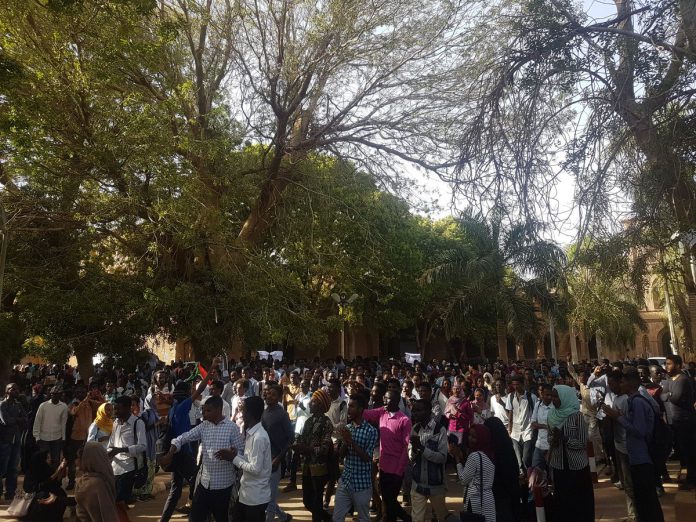 نقابة أطباء السودان: الإضراب العام في جميع المستشفيات مع العمل في الطوارئ  للحالات الحرجة