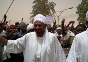 الجماهير رفضت تخليه عن السياسة … الصادق المهدي يعلن عن عشر تذاكر للعبور بالسودان