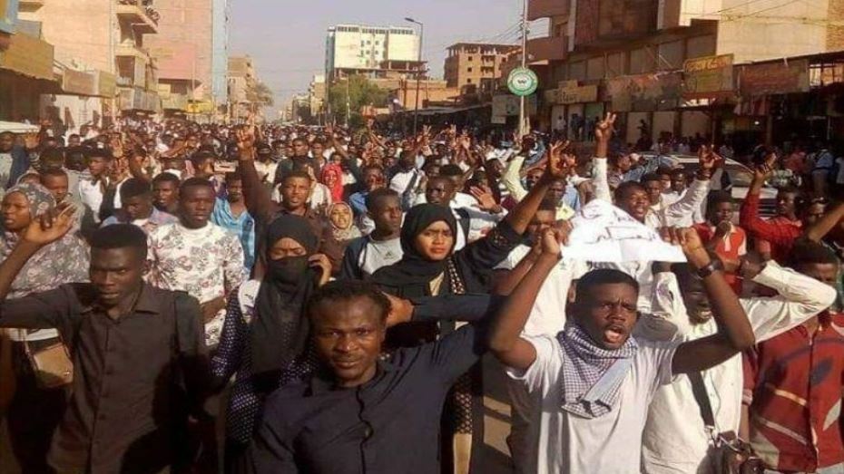 قصص من قلب اعتصام رويال كير: “في سودان سمح يتشكل الآن”