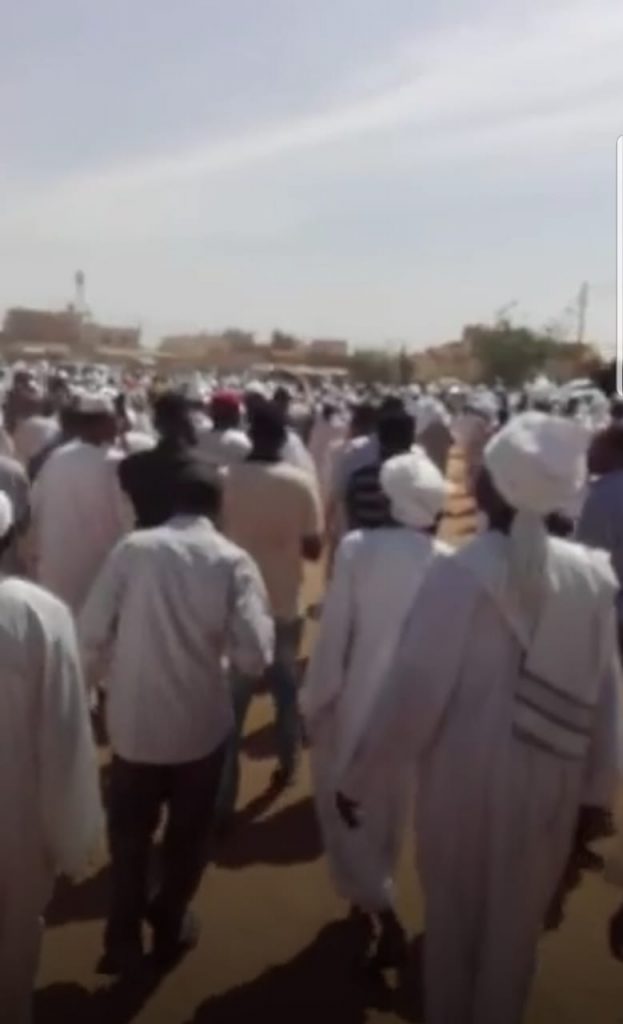 اليوم 65: مظاهرات حاشدة في الخرطوم ومدن الولايات عقب صلاة الجمعة