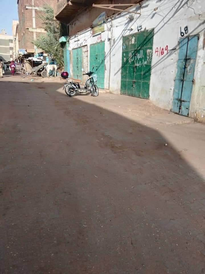 بالصور...السودان :إضراب يعني إضراب ..اقفال العديد من المحلات و كاميرات ترصد حركة الشارع %D8%A5%D8%B6%D8%B1%D8%A7%D8%A8 1 1