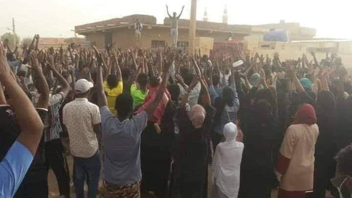 تظاهرات حاشدة بالخرطوم وعدد من مدن الولايات