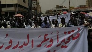 عشرات الصحافيين يتظاهرون اليوم في  السوق العربي