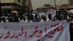عشرات الصحافيين يتظاهرون اليوم في  السوق العربي
