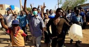 محكمة الخرطوم شرق تبرئ (10) من المتظاهرين وتأمر بإطلاق سراحهم