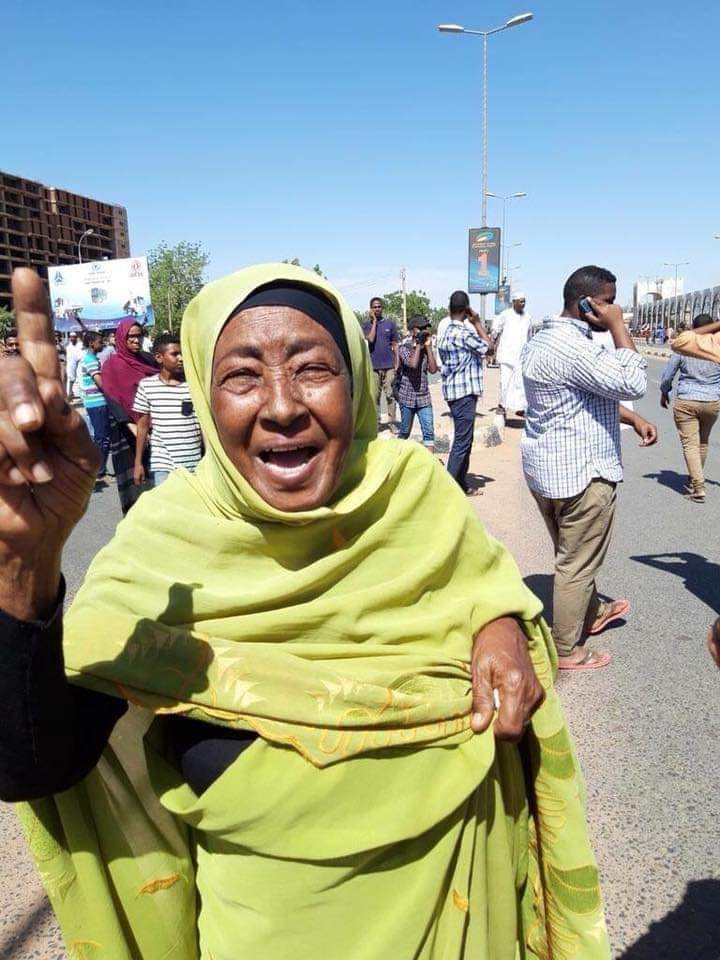“التحرير” تنقل الصورة كاملة من قلب الحدث