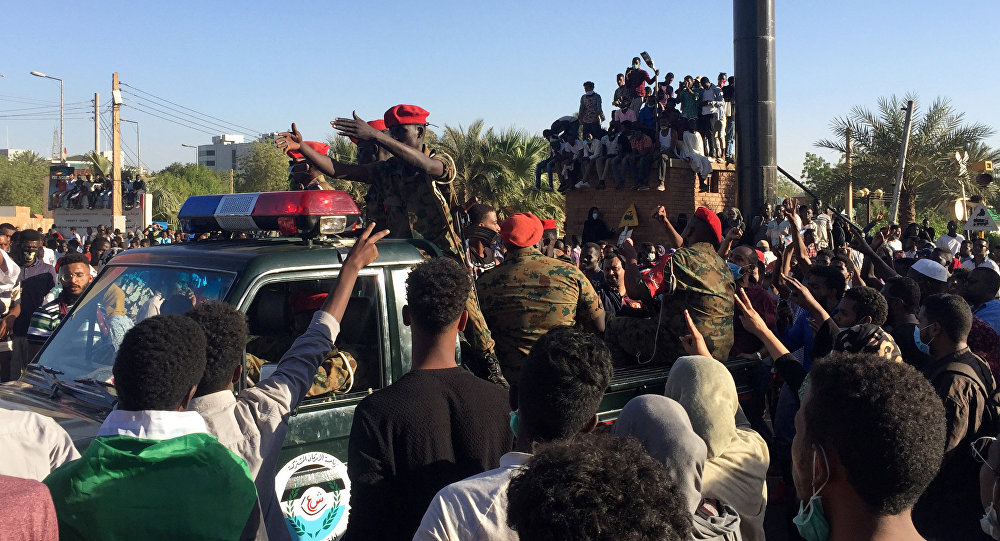 تقرير العربي الجديد:  فرحة لم تكتمل في الشارع السوداني