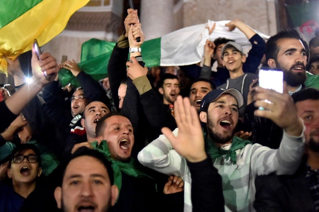 بوتفليقة يتقدم باستقالته من الرئاسة الجزائرية قبل إقالته