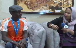 بالفيديو استقبال بطل السودان المتوج بالذهب و وزيرة الشباب و الرياضة تجري معه الحوار