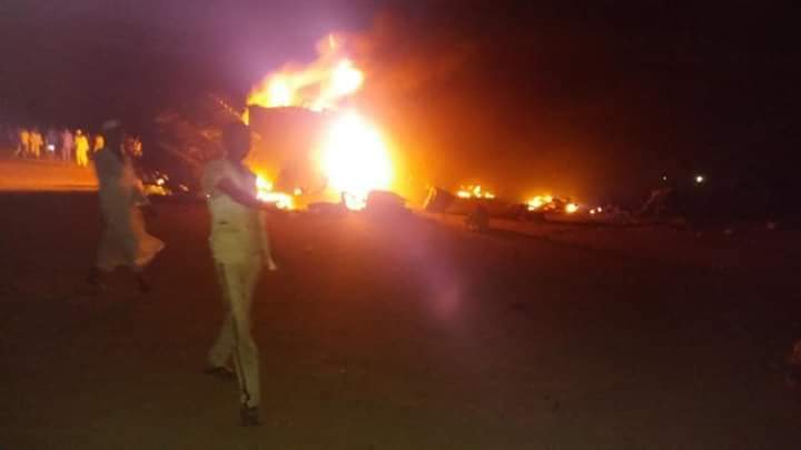 اشتعال نار بسبب تصادم سيارتين يودي بحياة 32 راكباً في شمال دارفور