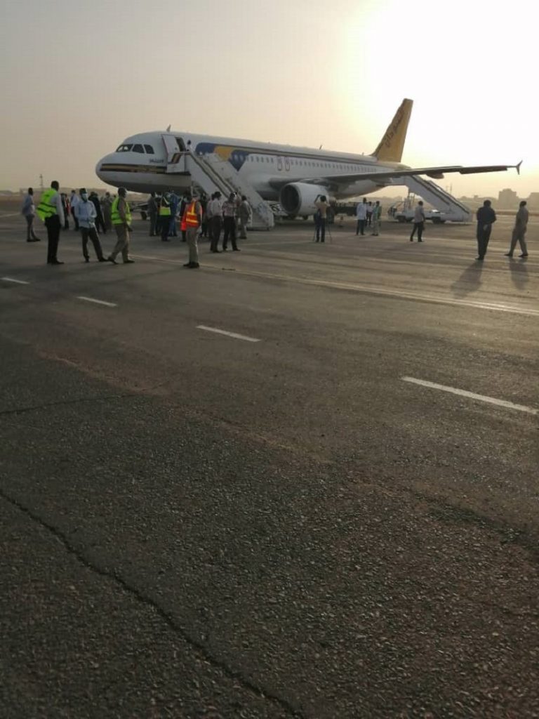 على متن “سودانير”: وصول الفوج الأول للعالقين في مصر مطار الخرطوم