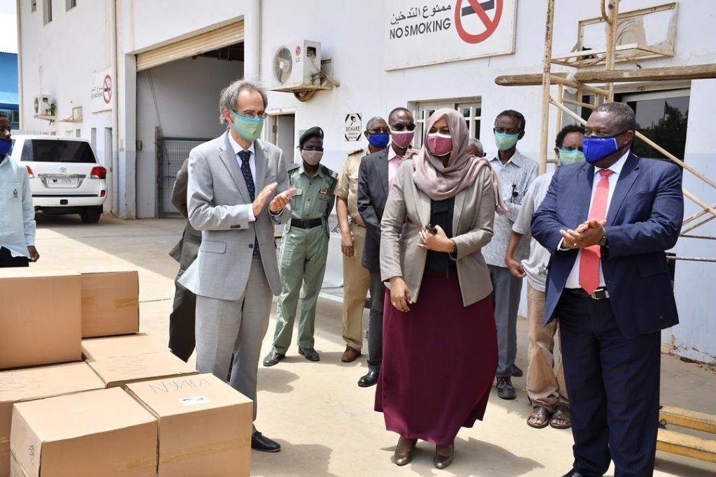 وزيرة العمل تشرف على توزيع الكمامات في ولايات دارفور