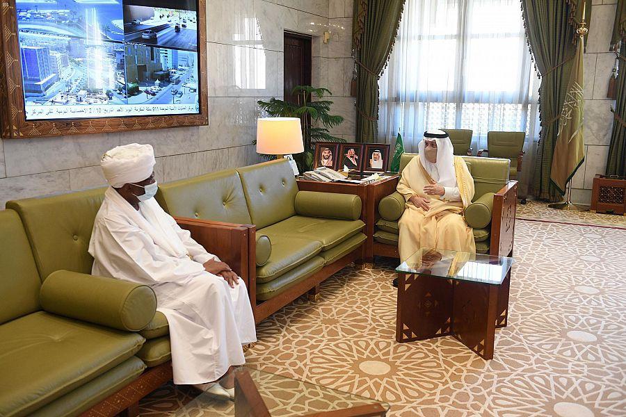 أمير “الرياض” يبحث مع سفير السودان الموضوعات المشتركة