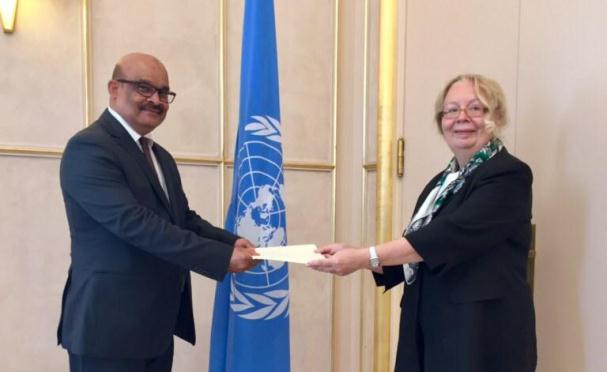 مندوب السودان بجنيف يبحث التعاون مع منظمة العمل الدولية