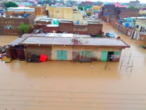 خطر الفيضانات يهدد الخرطوم وانتقادات لبطء التدخل الحكومي