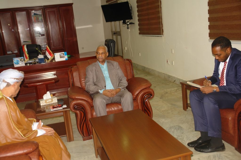 وزير الثقافة والإعلام يلتقي القائم بالأعمال الروماني و سفير سلطنة عمان لدى الخرطوم