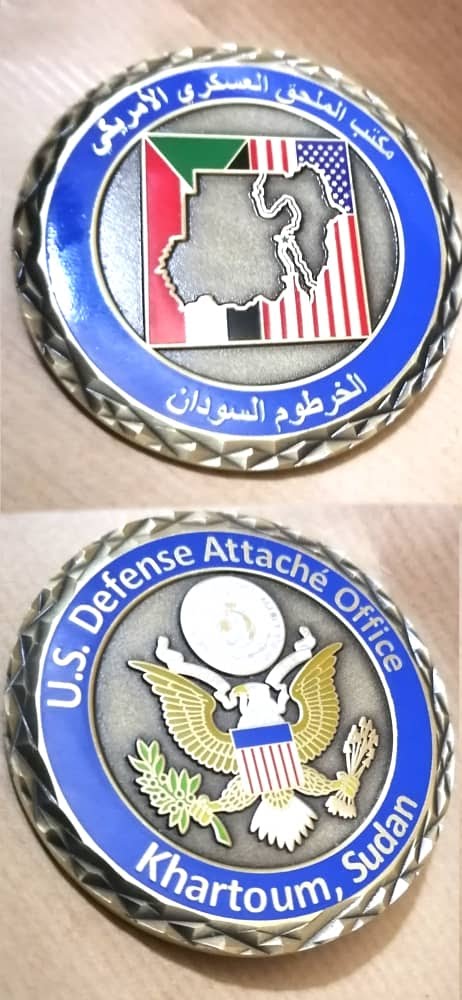 الجيش الأمريكي يهدي البحرية السودانية ميدالية بها خريطة للسودان تظهر بها حلايب