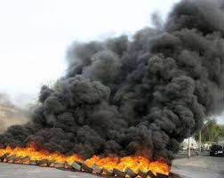 والي جنوب دارفور: متهمون في أحداث نيالا اعترفوا بتلقيهم (5) آلاف جنيه لحرق الإطارات