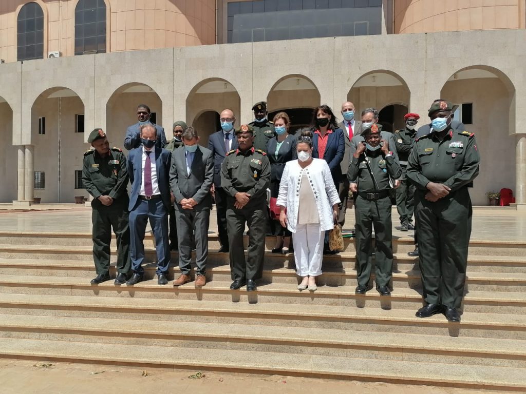 سفراء الاتحاد الاوربي بالخرطوم يزورون اكاديمية نميري العسكرية العليا