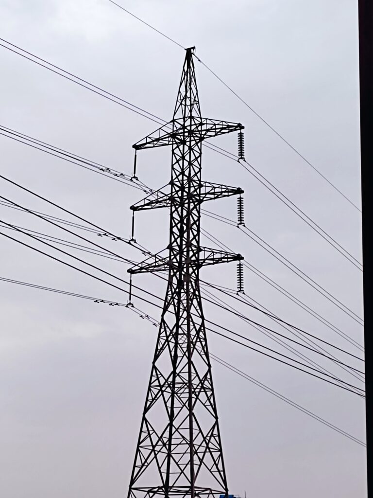 وزير الطاقة يؤكد استقرار أوضاع الكهرباء