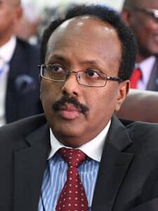 الرئيس الصومالي يعلق عمل رئيس الوزراء