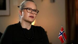 سفيرة النرويج تؤمن على ضرورة صنع بيئة حوار شامل بالسودان